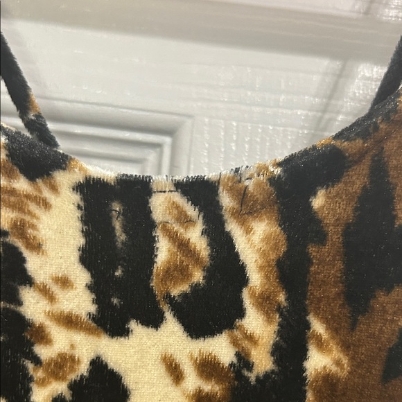 Elegant sheer back Leopard Print Maxi Dress with Mesh midrif and back and slits - Picture 4 of 12